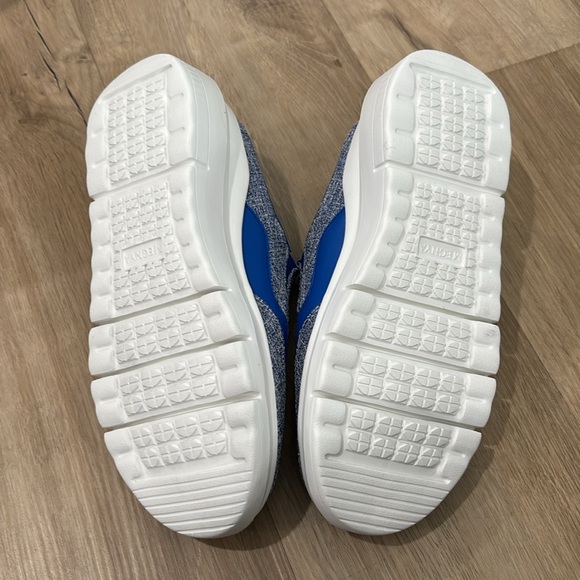 NEW Women’s Megnya Clogs - Picture 4 of 6